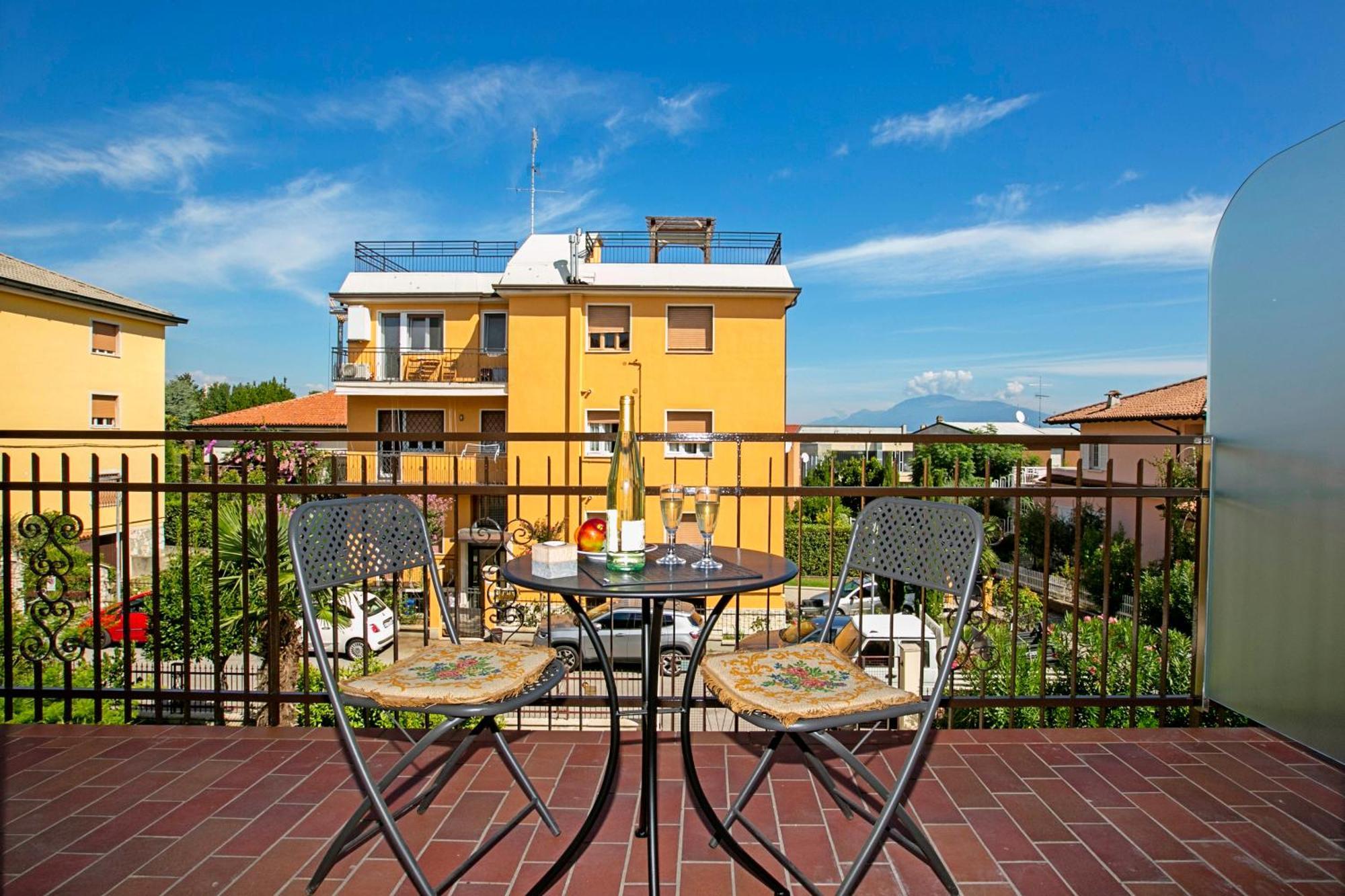 Villa Mimosa - Appartamento 2 - Happy Rentals Desenzano del Garda Dış mekan fotoğraf