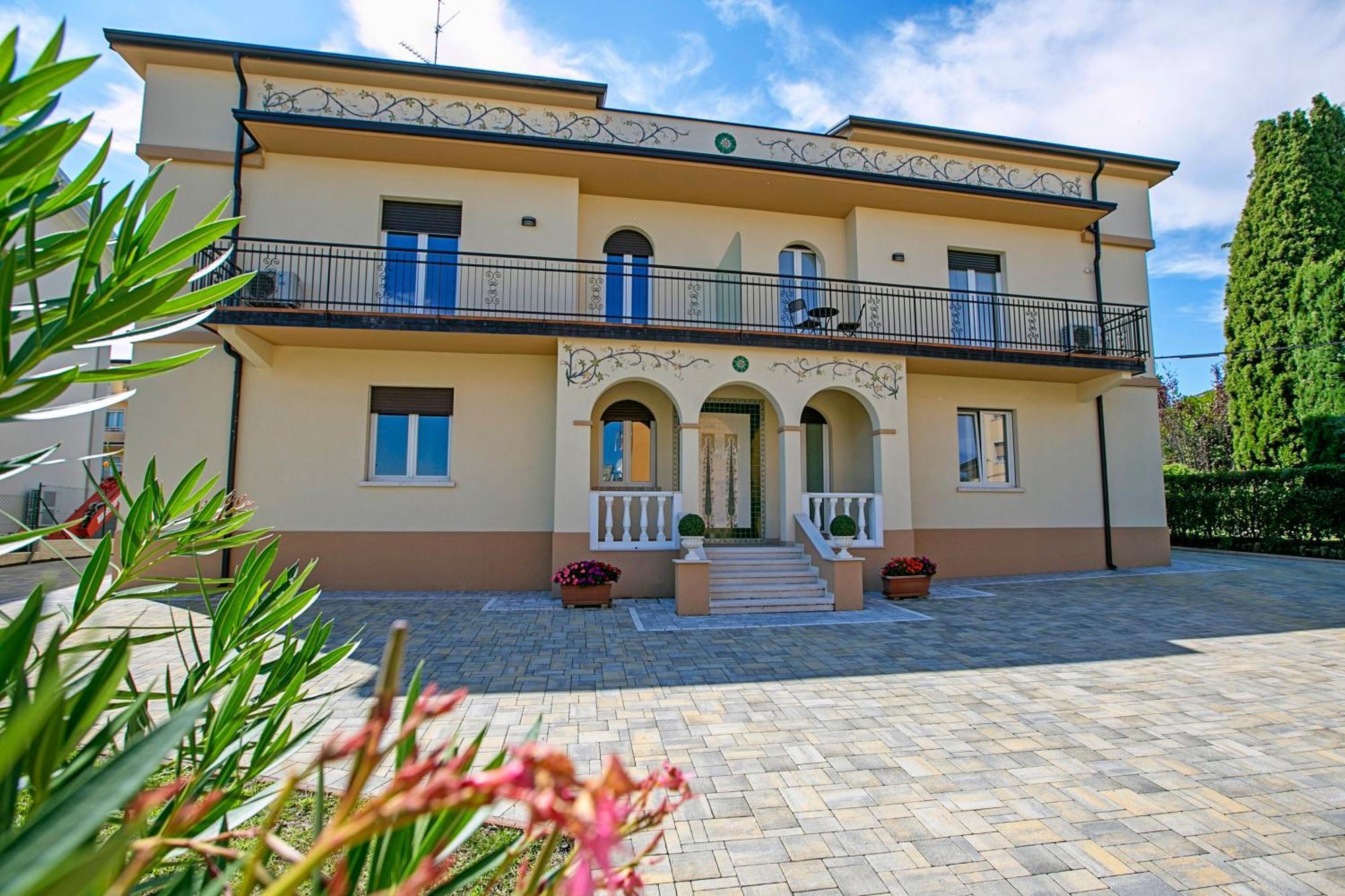 Villa Mimosa - Appartamento 2 - Happy Rentals Desenzano del Garda Dış mekan fotoğraf