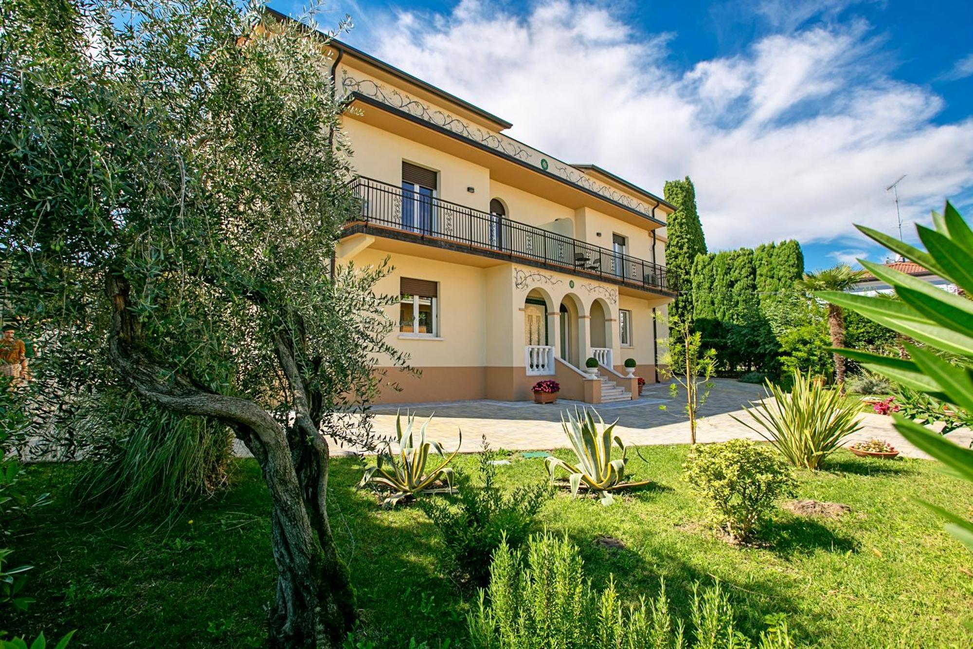 Villa Mimosa - Appartamento 2 - Happy Rentals Desenzano del Garda Dış mekan fotoğraf