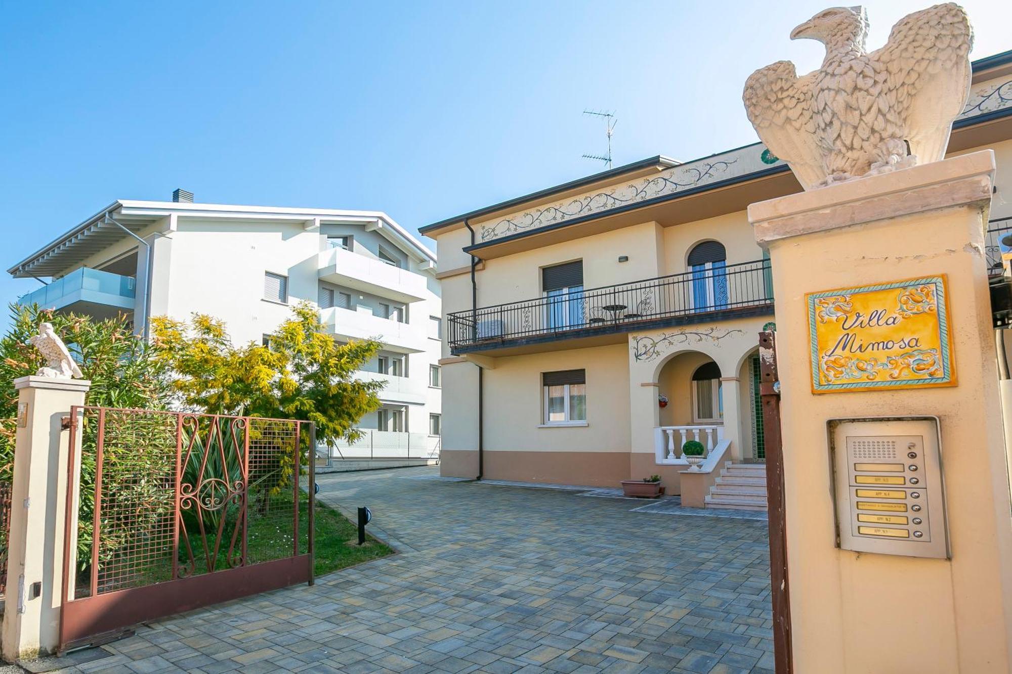 Villa Mimosa - Appartamento 2 - Happy Rentals Desenzano del Garda Dış mekan fotoğraf