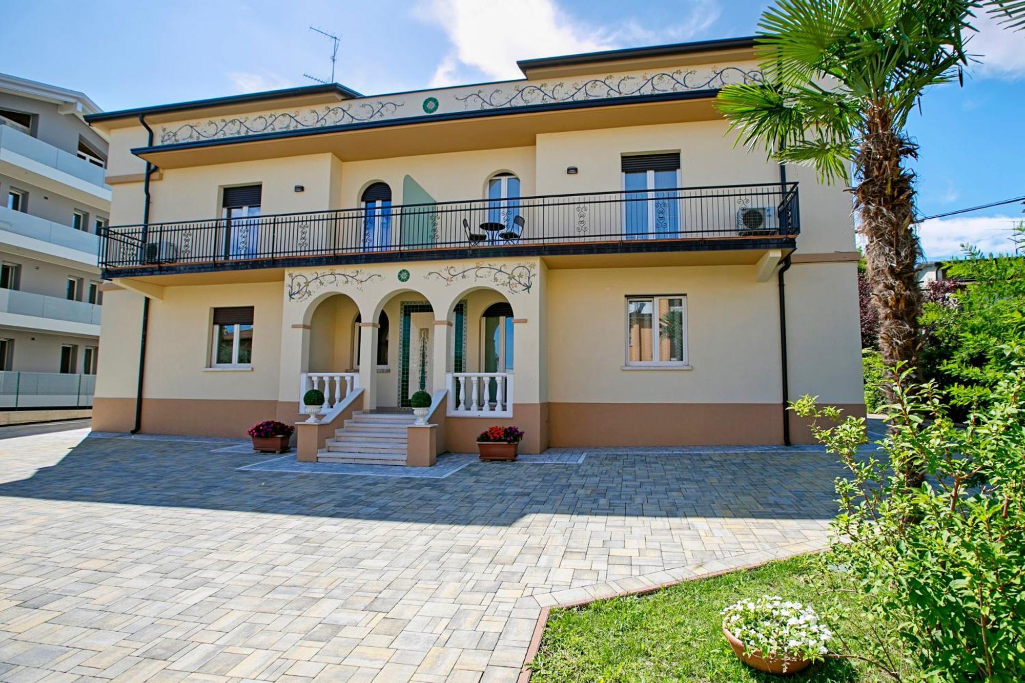 Villa Mimosa - Appartamento 2 - Happy Rentals Desenzano del Garda Dış mekan fotoğraf