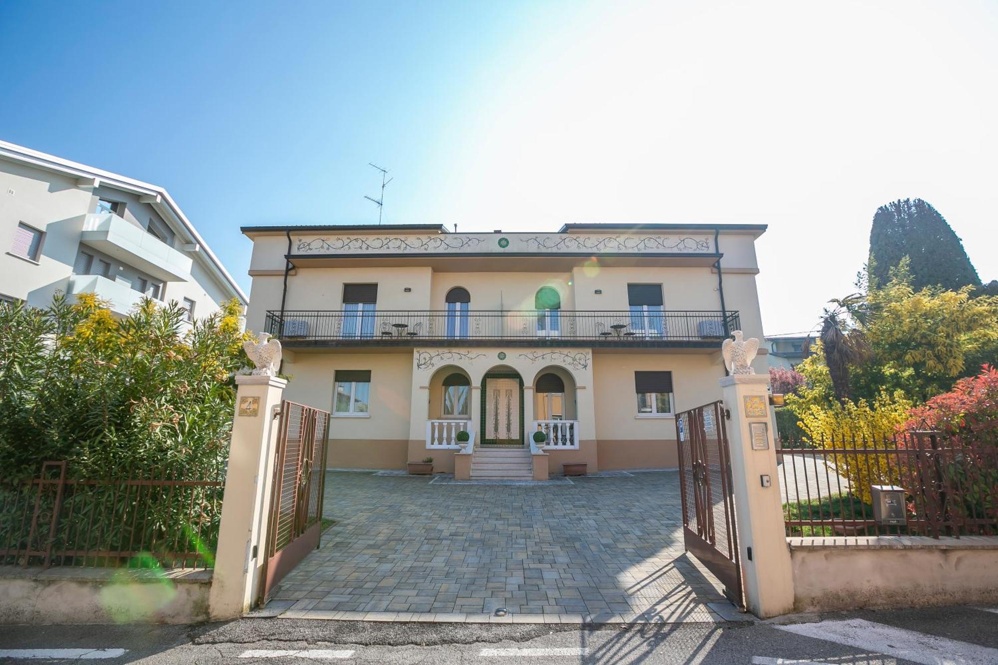 Villa Mimosa - Appartamento 2 - Happy Rentals Desenzano del Garda Dış mekan fotoğraf