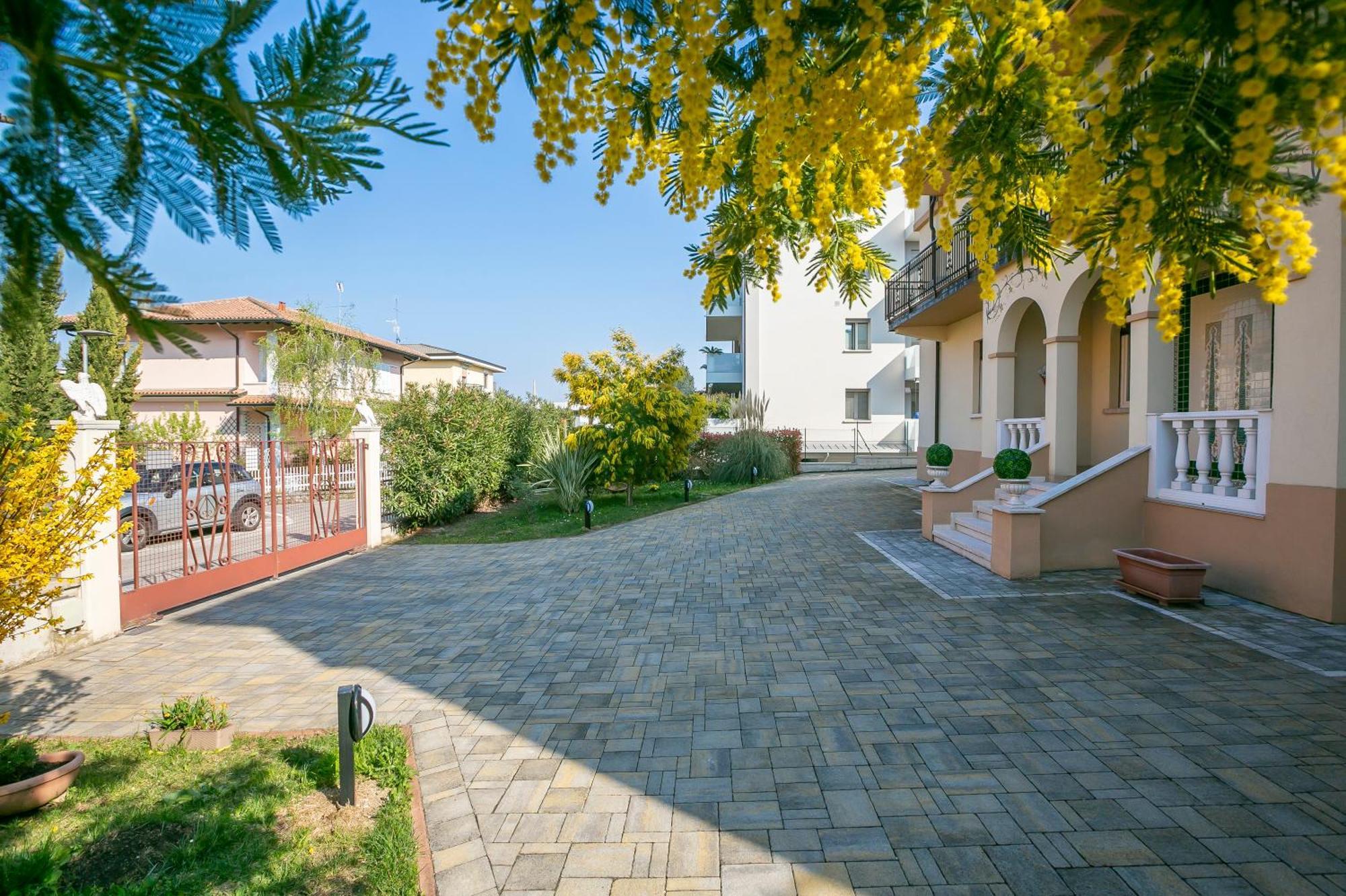 Villa Mimosa - Appartamento 2 - Happy Rentals Desenzano del Garda Dış mekan fotoğraf